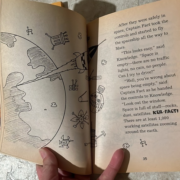 Two Pack paperback chapter book/ comic book - Picture 14 of 16